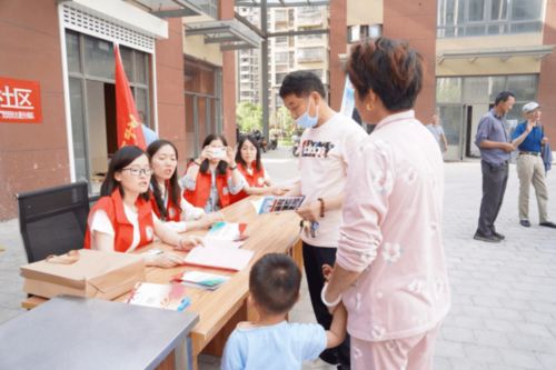 教育咨詢進(jìn)社區(qū)，辦好教育為人民